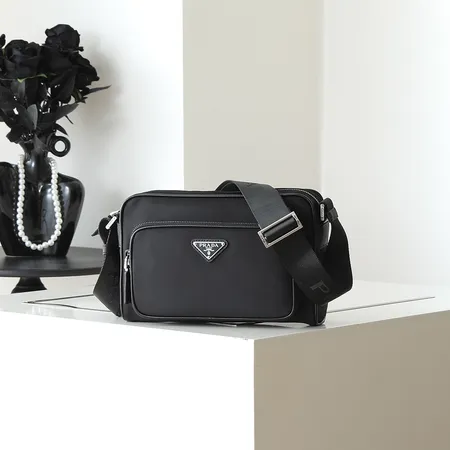 プラダ ショルダーバッグ