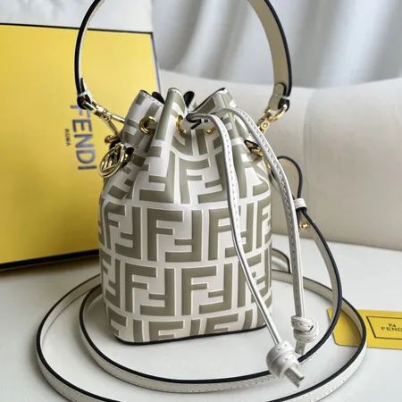 フェンディ ショルダーバッグ