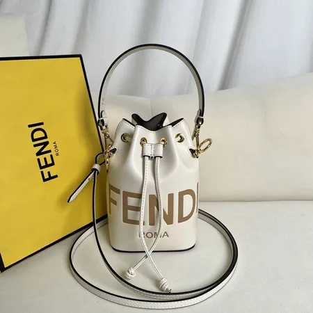 フェンディ ショルダーバッグ