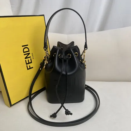 フェンディ ショルダーバッグ