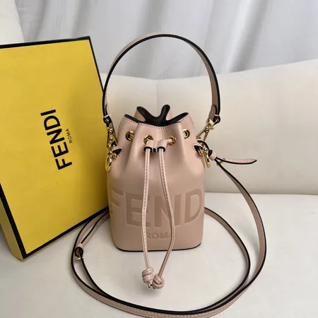 フェンディ ショルダーバッグ