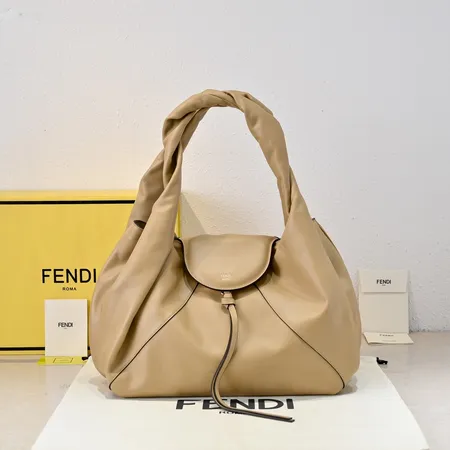 フェンディ ハンドバッグ