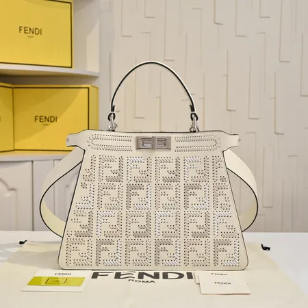 フェンディ ハンドバッグ