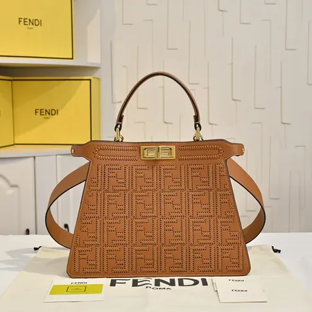 フェンディ ハンドバッグ