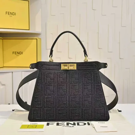 フェンディ ハンドバッグ