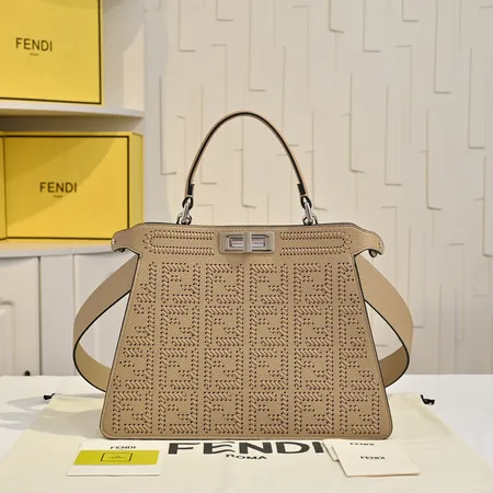 フェンディ ハンドバッグ