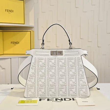 フェンディ ハンドバッグ