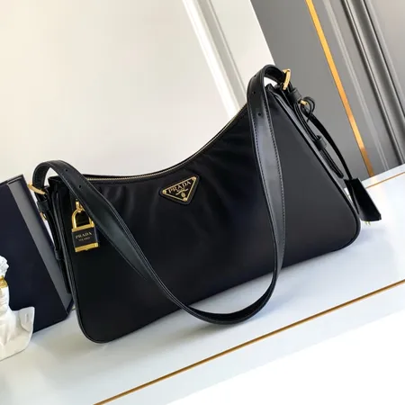 プラダ ショルダーバッグ