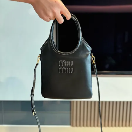 ミュウミュウ ハンドバッグ