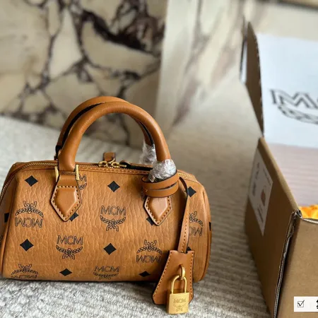 エムシーエム ショルダーバッグ