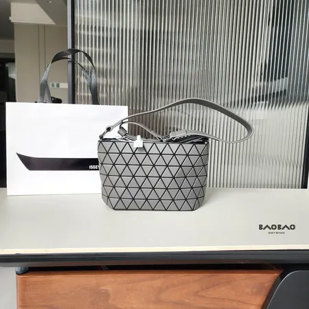 イッセイ ミヤケ ハンドバッグ