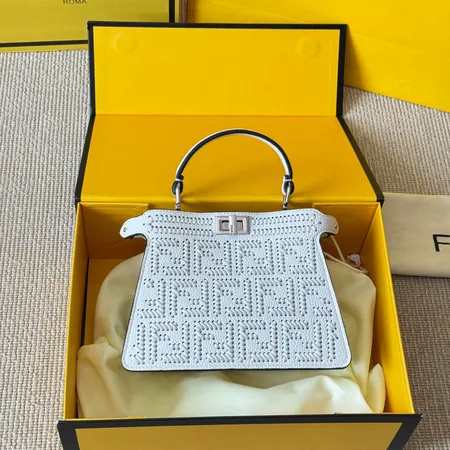 フェンディ ハンドバッグ