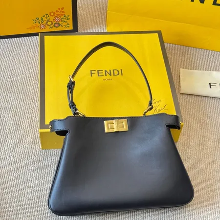 フェンディ ショルダーバッグ