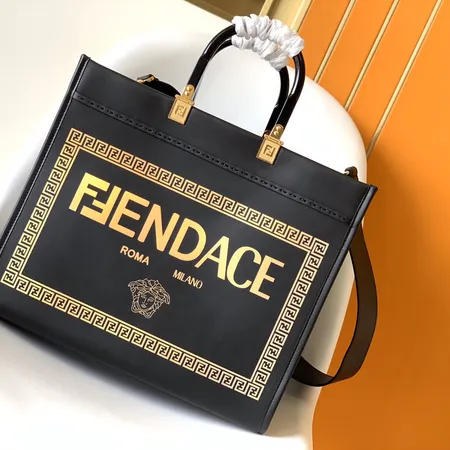 フェンディ ハンドバッグ