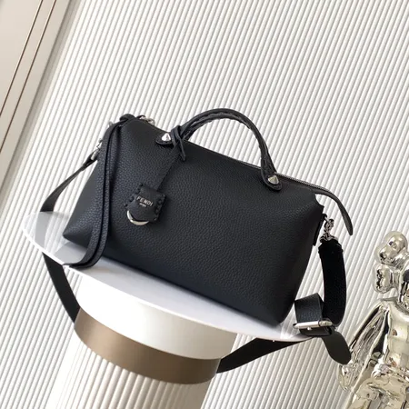 フェンディ ハンドバッグ