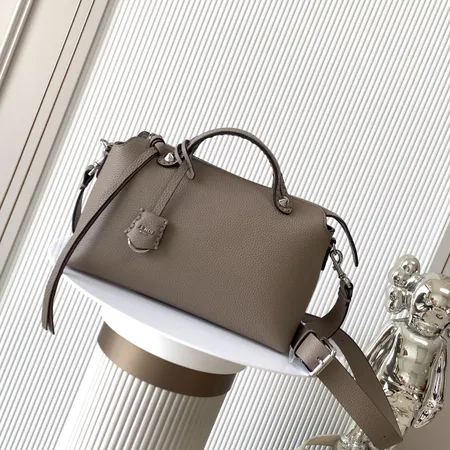 フェンディ ハンドバッグ