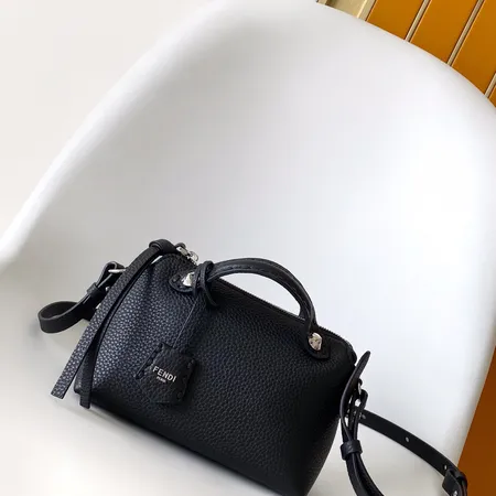 フェンディ ハンドバッグ