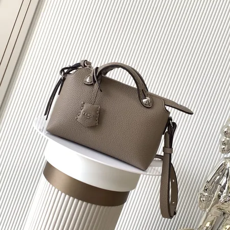 フェンディ ハンドバッグ