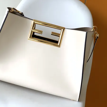 フェンディ ハンドバッグ