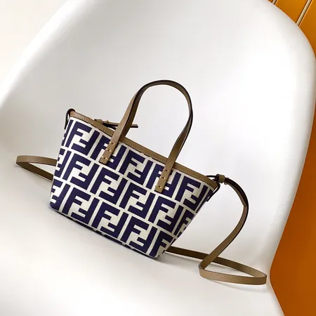 フェンディ ハンドバッグ