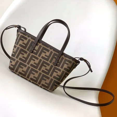 フェンディ ハンドバッグ