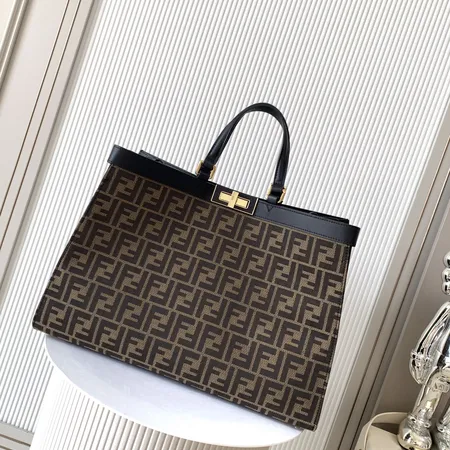 フェンディ ハンドバッグ