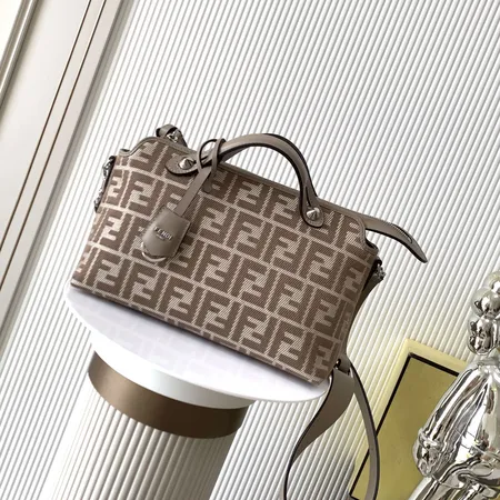 フェンディ ハンドバッグ