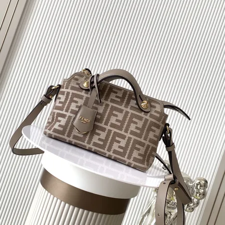 フェンディ ハンドバッグ