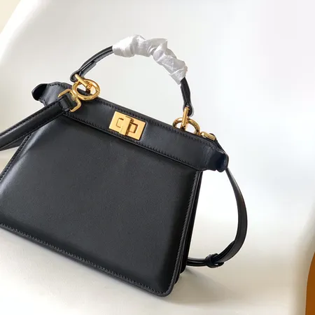 フェンディ ハンドバッグ