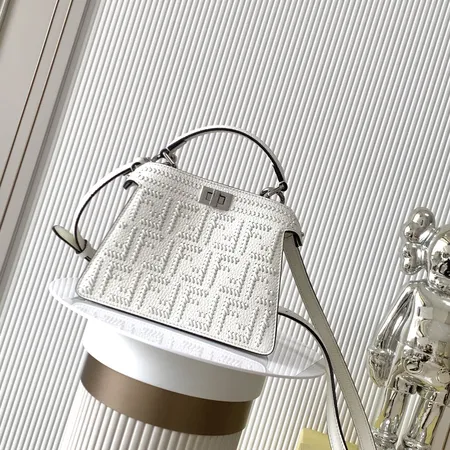 フェンディ ハンドバッグ