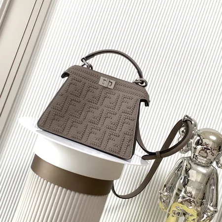 フェンディ ハンドバッグ