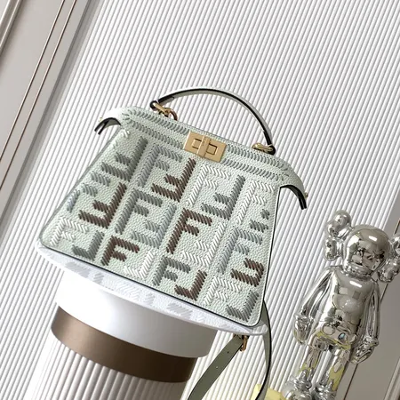 フェンディ ハンドバッグ