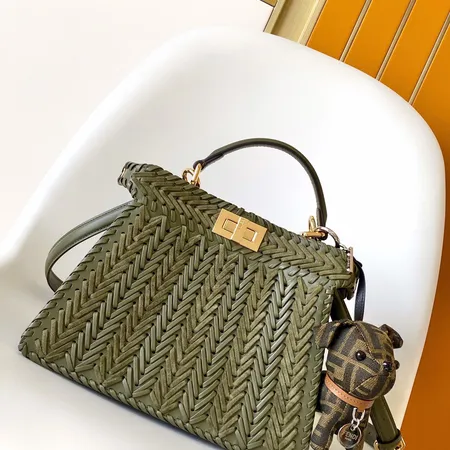 フェンディ ハンドバッグ