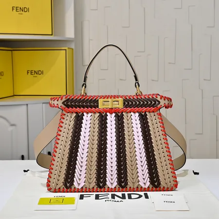 フェンディ ハンドバッグ