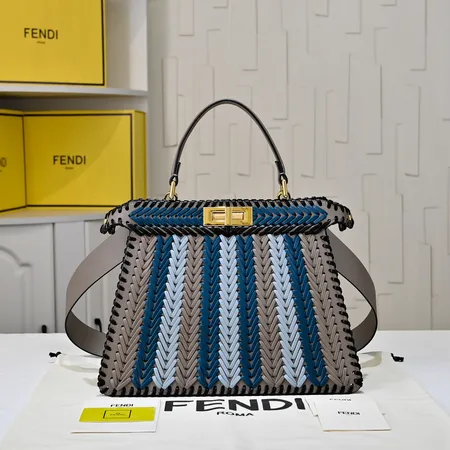 フェンディ ハンドバッグ