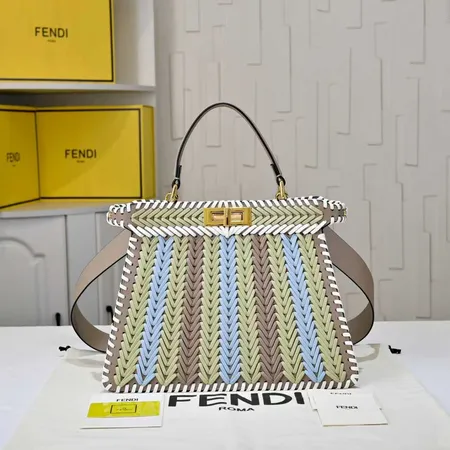 フェンディ ハンドバッグ