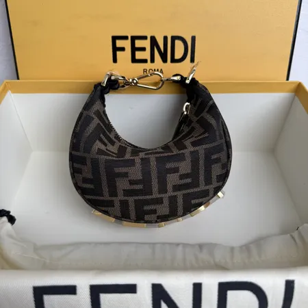 フェンディ ハンドバッグ