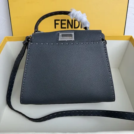 フェンディ ハンドバッグ