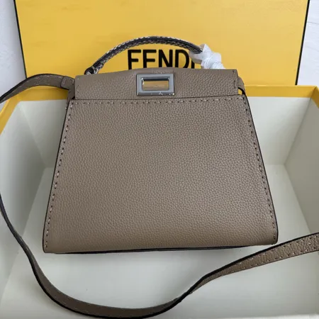 フェンディ ハンドバッグ