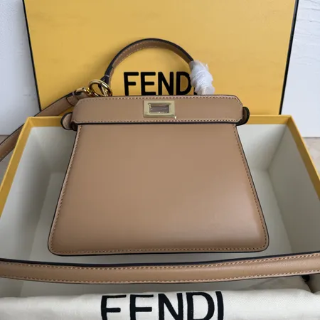 フェンディ ハンドバッグ