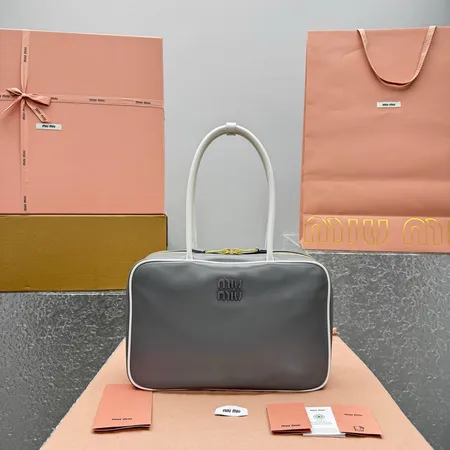 ミュウミュウ ハンドバッグ