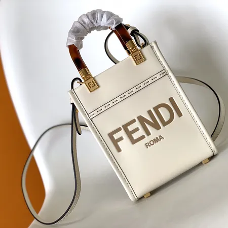 フェンディ ハンドバッグ