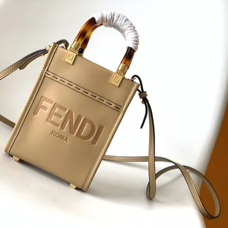 フェンディ ハンドバッグ