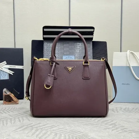 プラダ ハンドバッグ