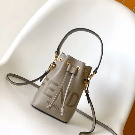 フェンディ ハンドバッグ