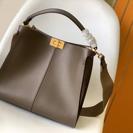 フェンディ ハンドバッグ