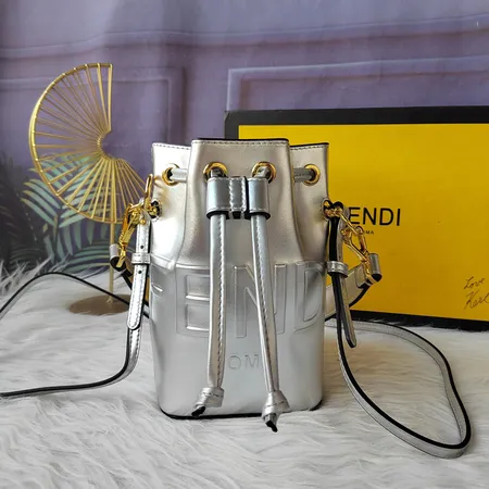 フェンディ ショルダーバッグ