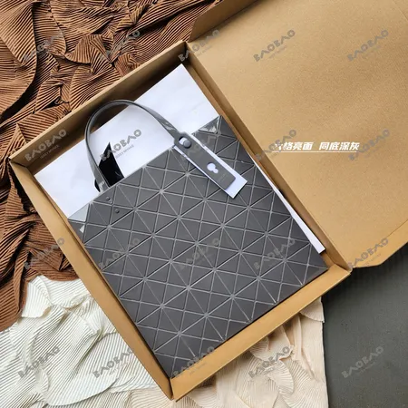 イッセイ ミヤケ ハンドバッグ