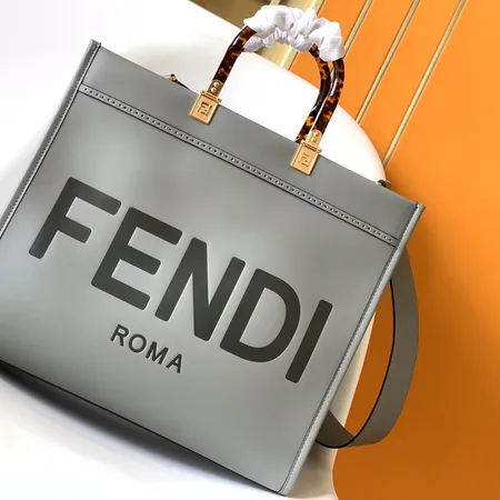 フェンディ ハンドバッグ