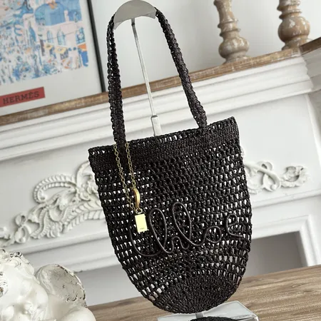 ヴァレンティノ ハンドバッグ